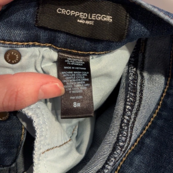 Excellent used condition! Express cropped leggings - mid rise. Size 8 regular - Picture 2 of 7
